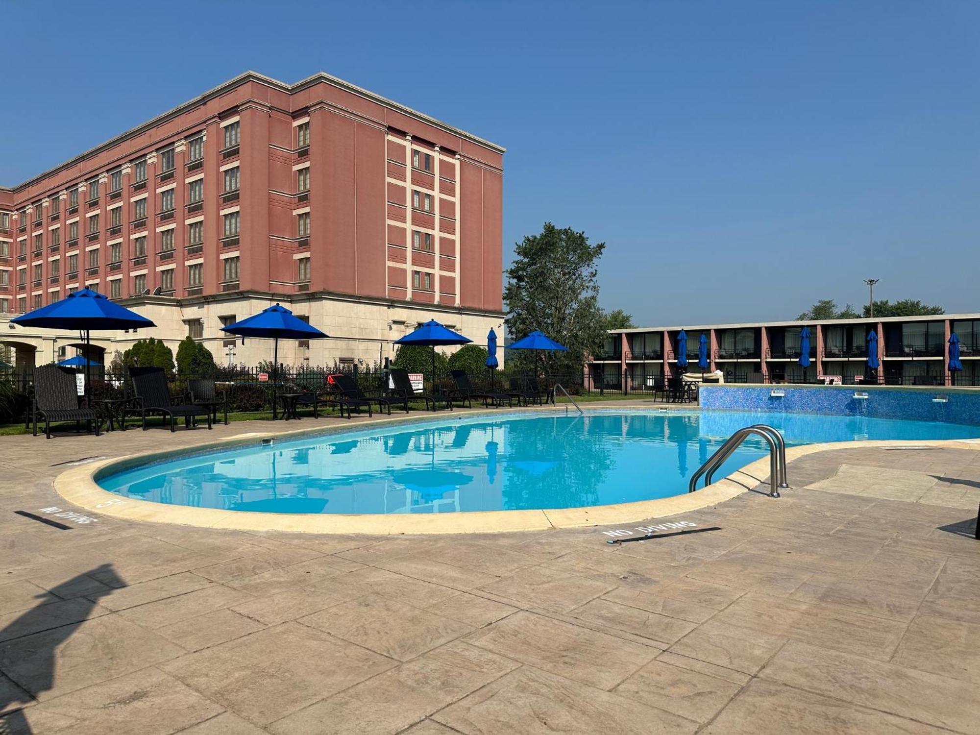 Mountaineer Casino Hotel 3*